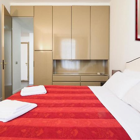 Duomo Luxury Apartment - One Bed Милано Екстериор снимка