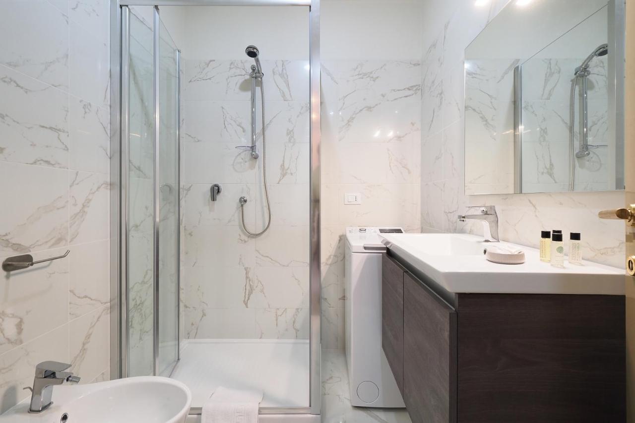 Duomo Luxury Apartment - One Bed Милано Екстериор снимка