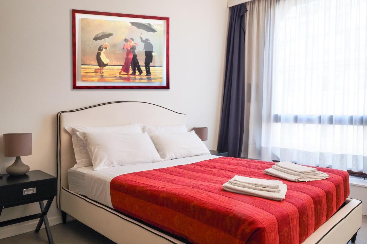 Duomo Luxury Apartment - One Bed Милано Екстериор снимка