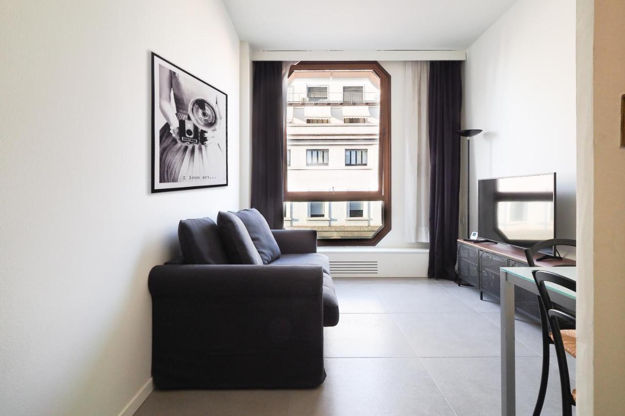 Duomo Luxury Apartment - One Bed Милано Екстериор снимка