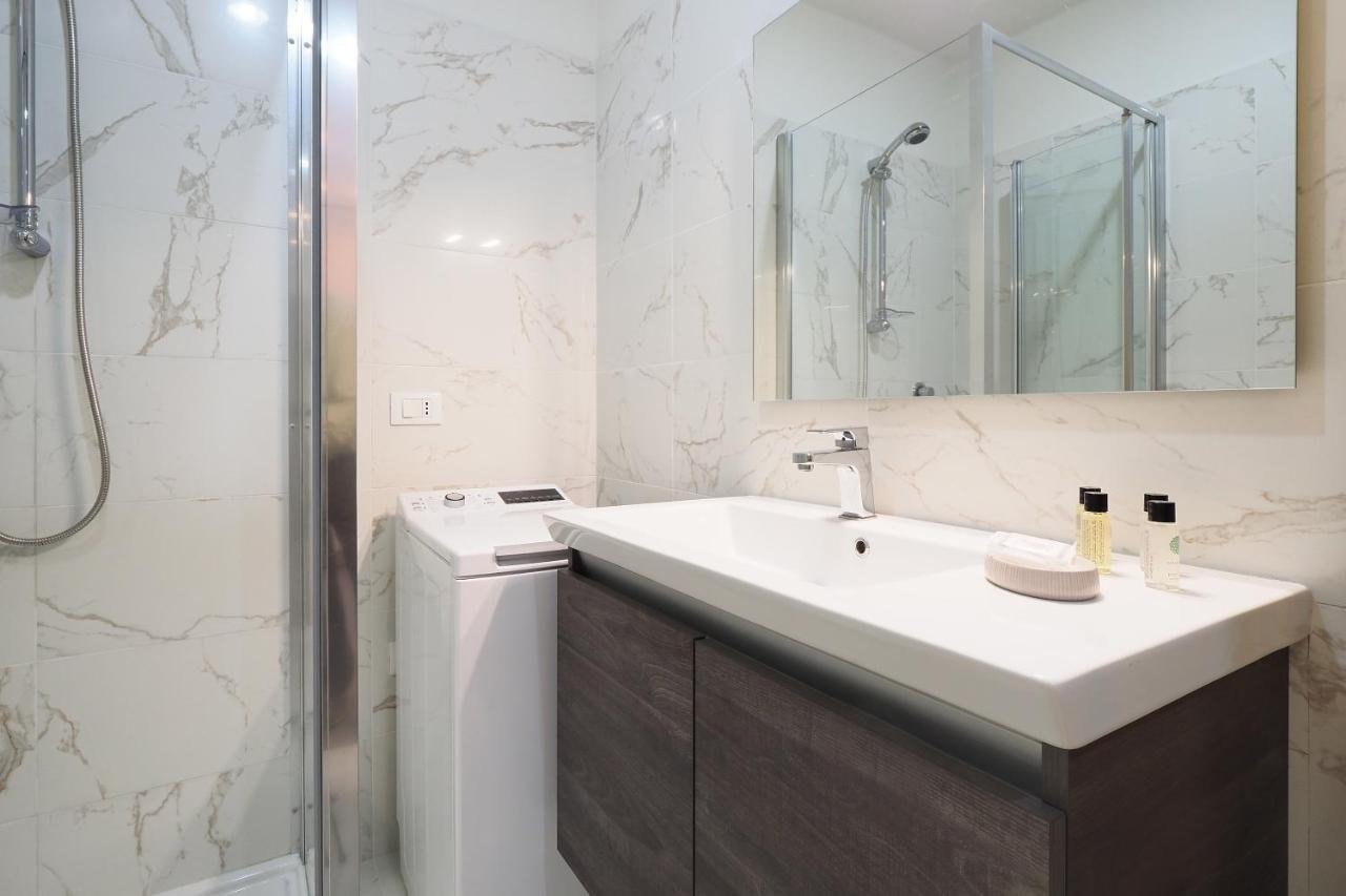 Duomo Luxury Apartment - One Bed Милано Екстериор снимка