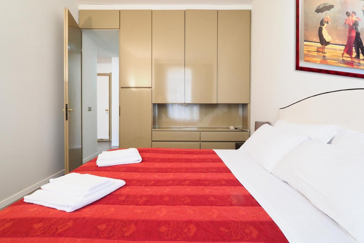 Duomo Luxury Apartment - One Bed Милано Екстериор снимка
