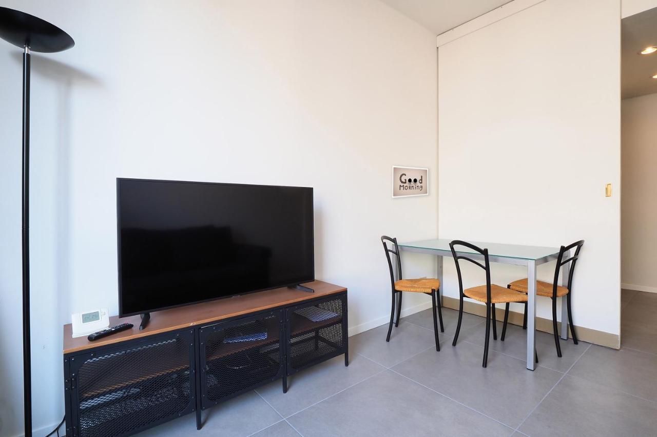Duomo Luxury Apartment - One Bed Милано Екстериор снимка